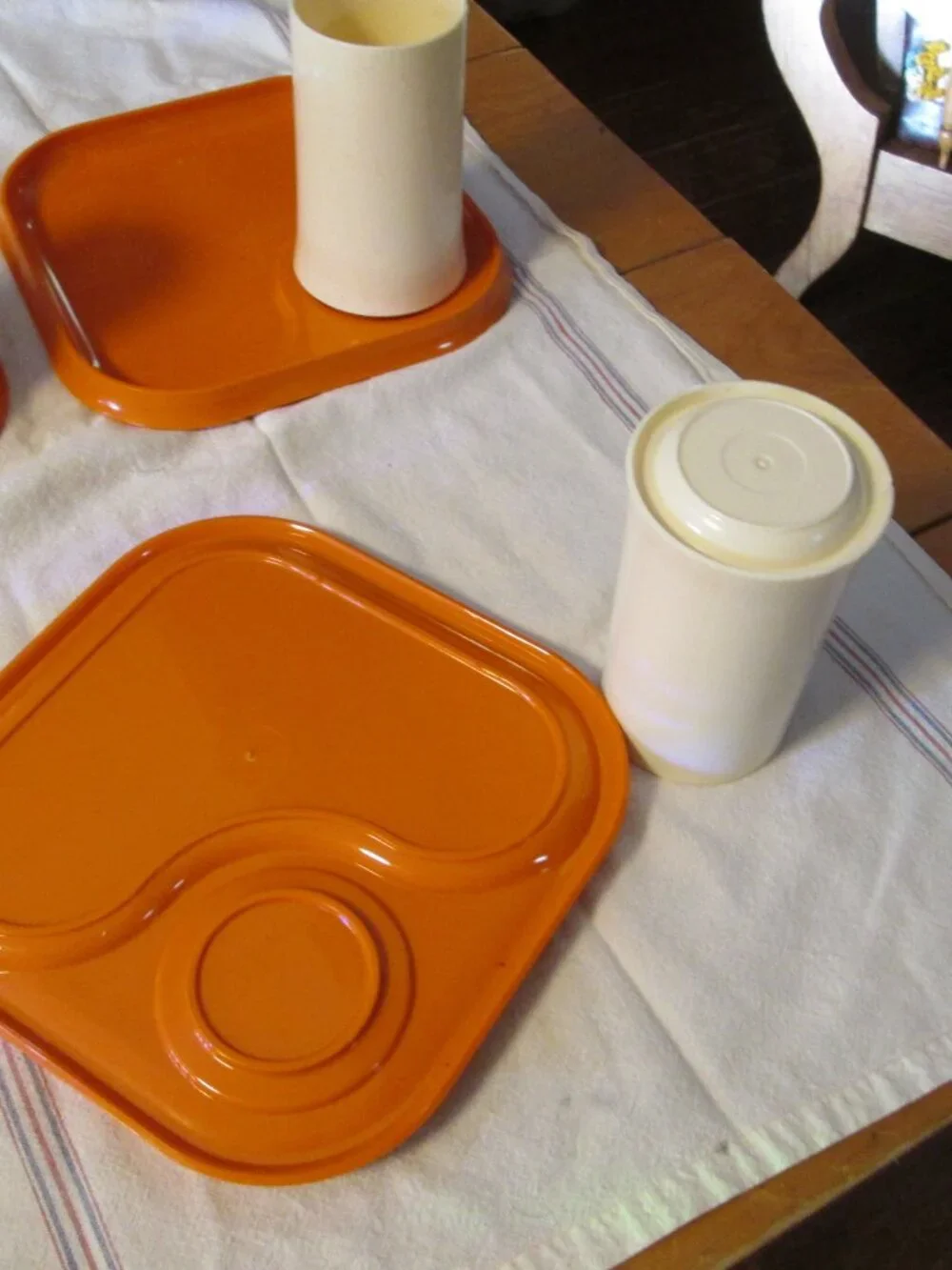 Vtg 4 pc luncheon melmac set small plates with cups 8.5 in and cups